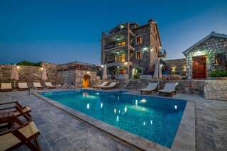 Виллы Villa Old Castle Apartments Котор Вилла с собственным бассейном-1