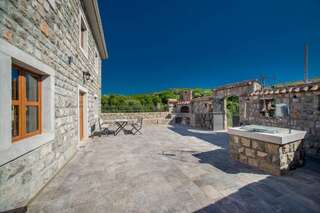 Виллы Villa Old Castle Apartments Котор Вилла с собственным бассейном-42