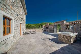 Виллы Villa Old Castle Apartments Котор Вилла с собственным бассейном-7